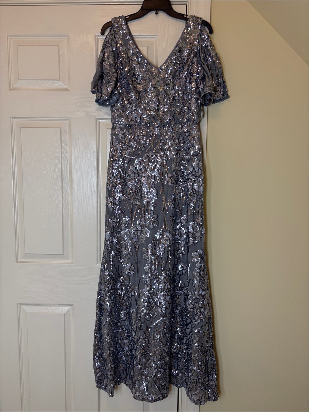 Nwt Alex Evenings Silver Caroline Flutter Sleeve Sequin Gown Size 6